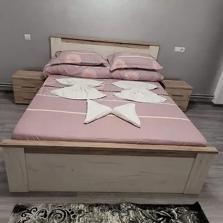 Casa Dintre Munti 3* Novaci-Straini